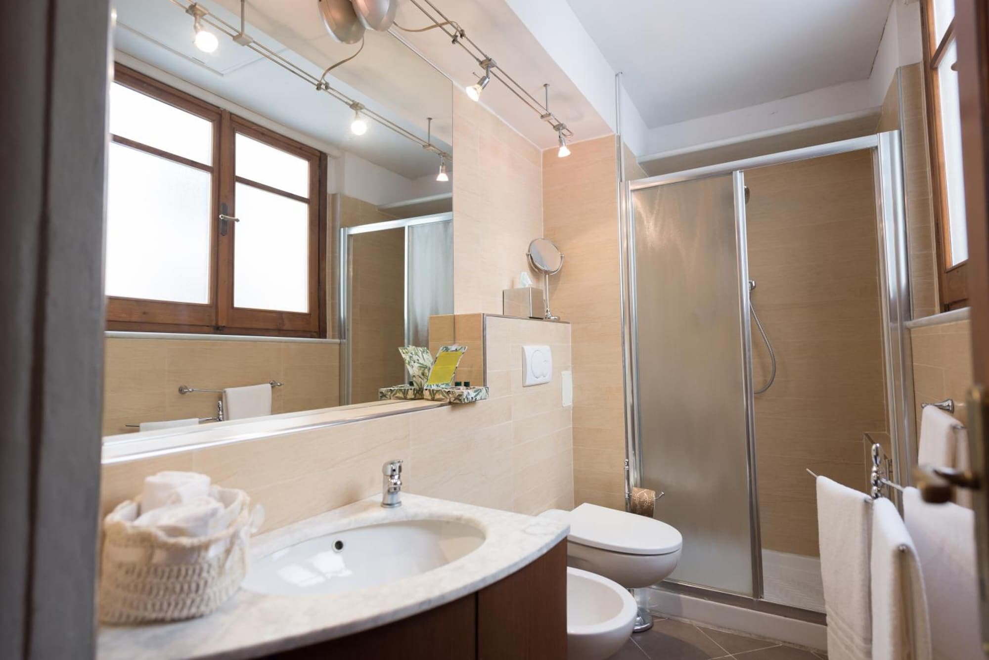 DUPLEX, CLASSIC, COURTYARD VIEW