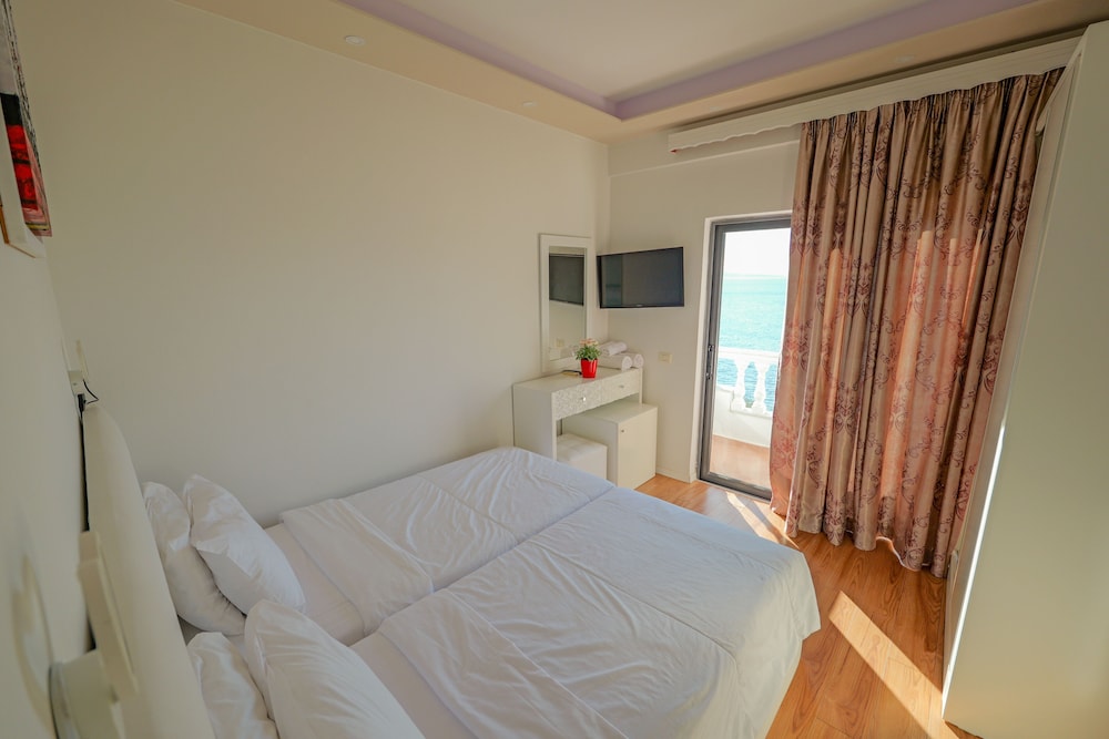ECONOMY, DOUBLE OR TWIN BED, SEA VIEW