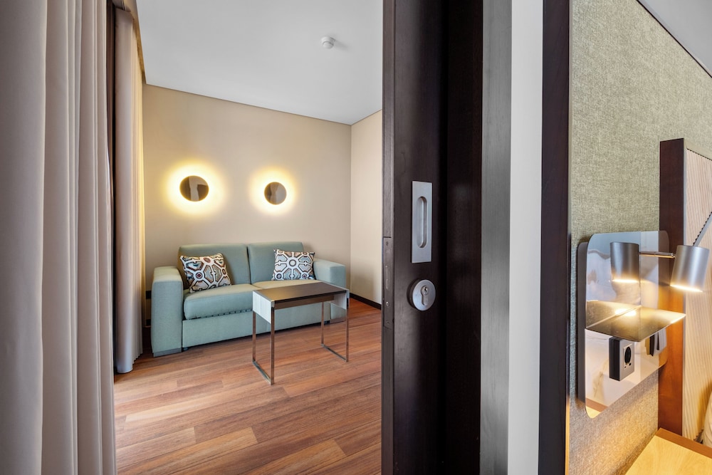 غرفة عائلية بسرير مزدوج وسريرين منفصلين بشرفة، Axis Porto Business & Spa Hotel 7/10