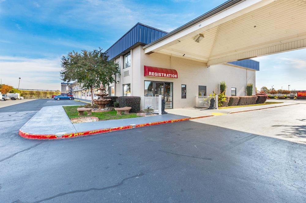 Baymont by Wyndham Rock Hill 1/52