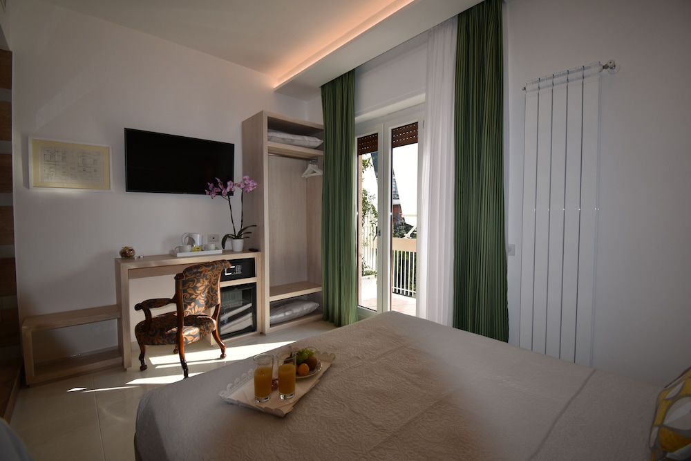 Melody Sorrento Suites 22/44