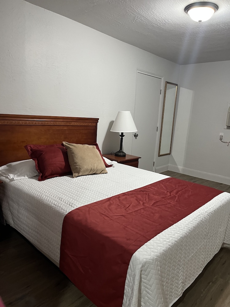 Arizona 9 Motor Hotel 14/28