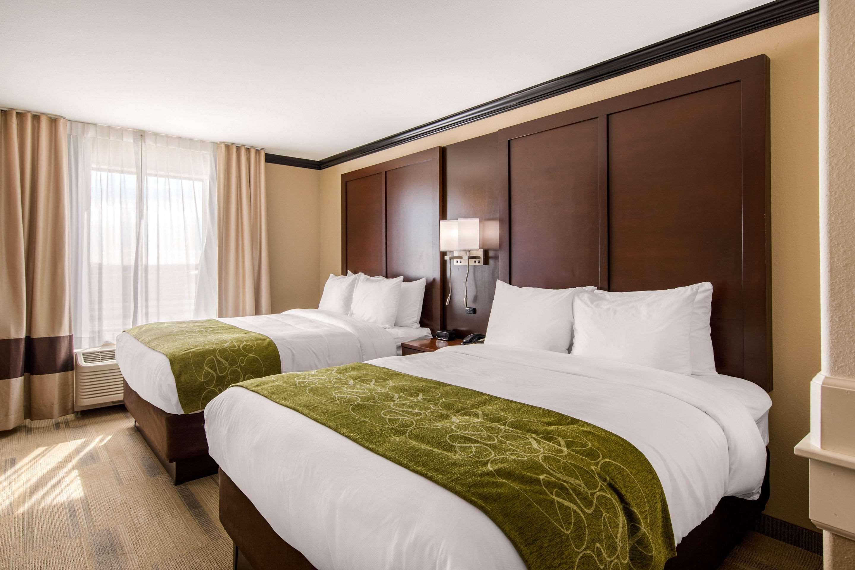 Suite, 2 Queen Beds, Accessible