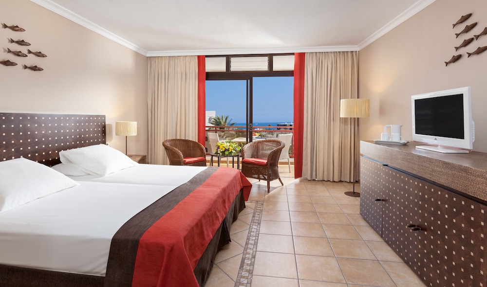 ROOM, SINGLE