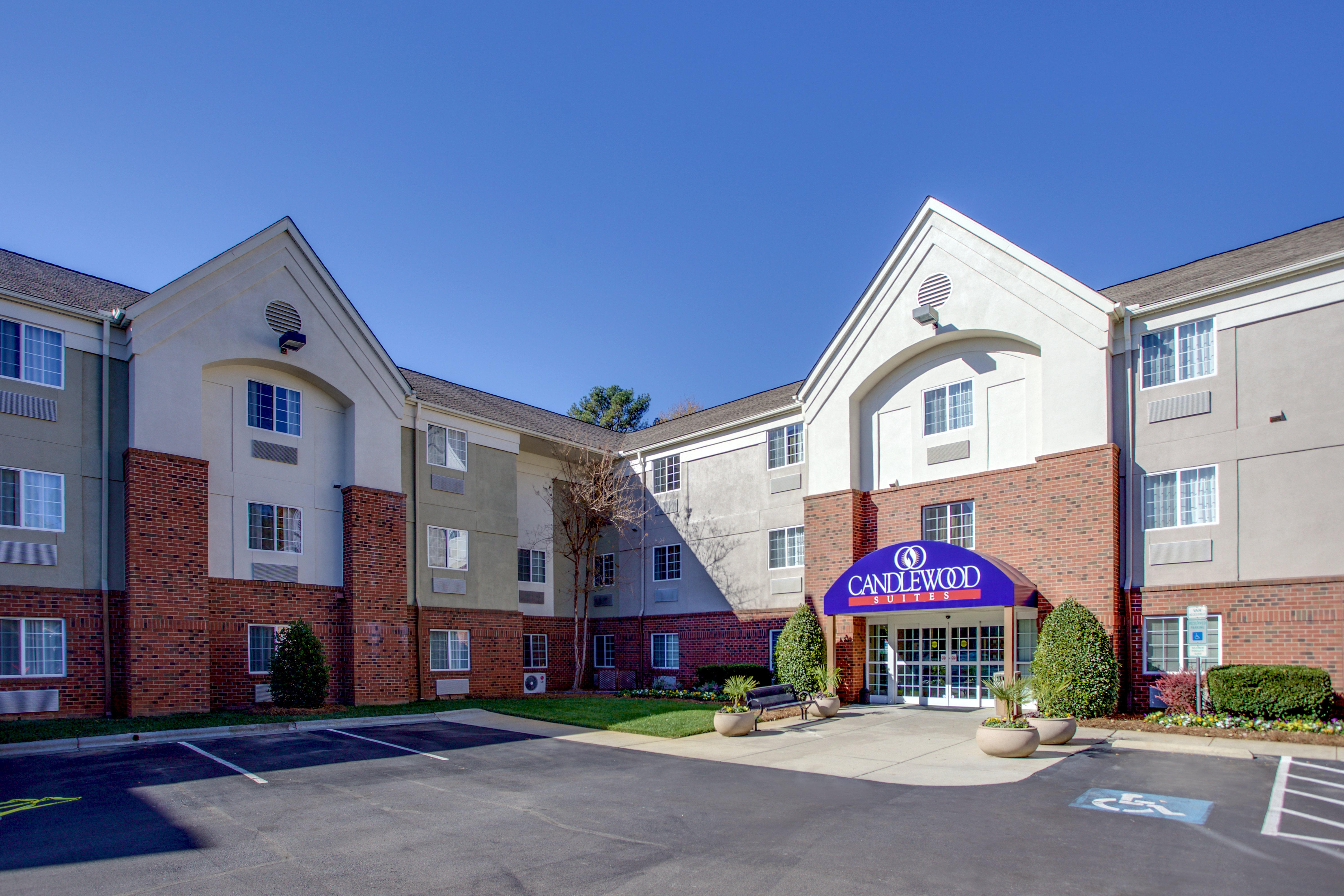CANDLEWOOD SUITES RALEIGH CRABTREE 54/57