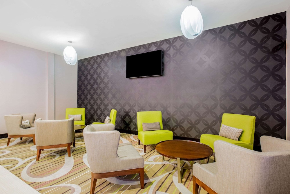 La Quinta Inn And Suites By Wyndham Mcallen Convention Center 43/56