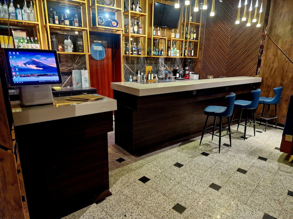 New West Hotel 43/50