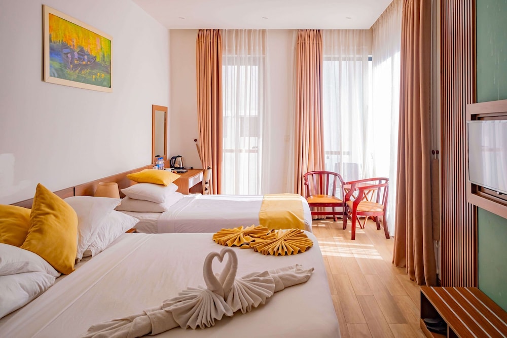 FAMILY, POOL VIEW, BALCONY