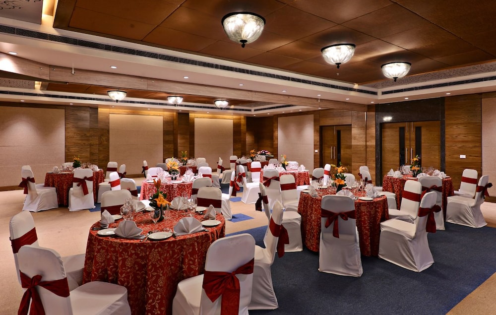 Leisure Inn Grand Chanakya 25/37