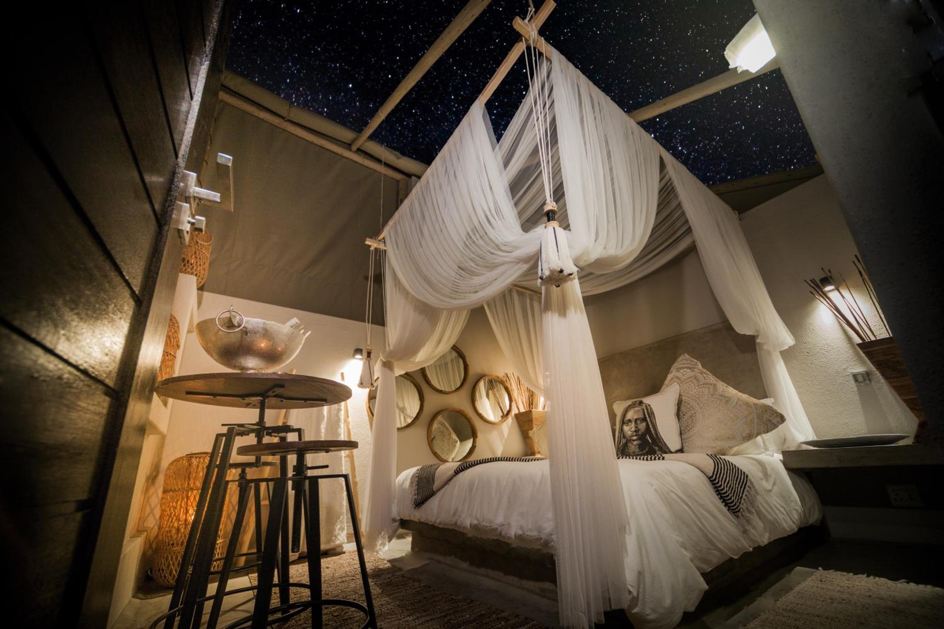 Suite, King Bed, African Flair Boutique Safari Lodge 4/10