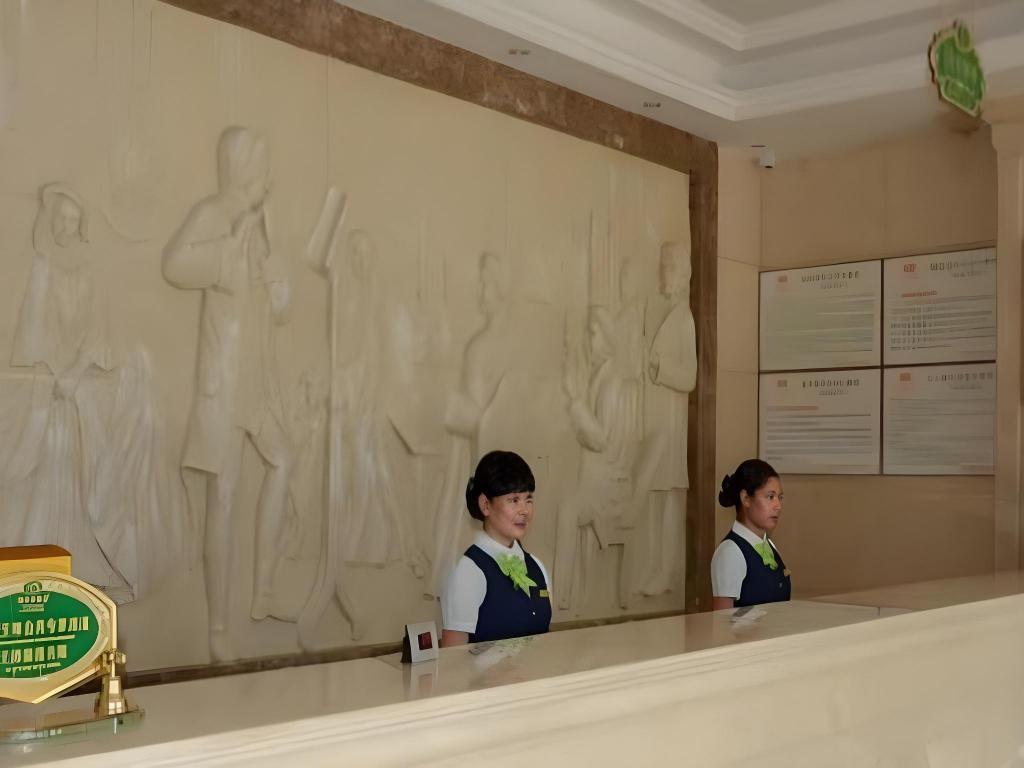 Vienna Hotel (Chongqing Changshengqiao Metro Station) 3/53