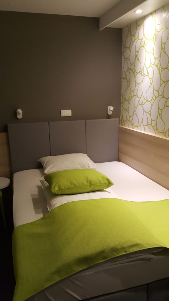 Emonec Hotel 15/31