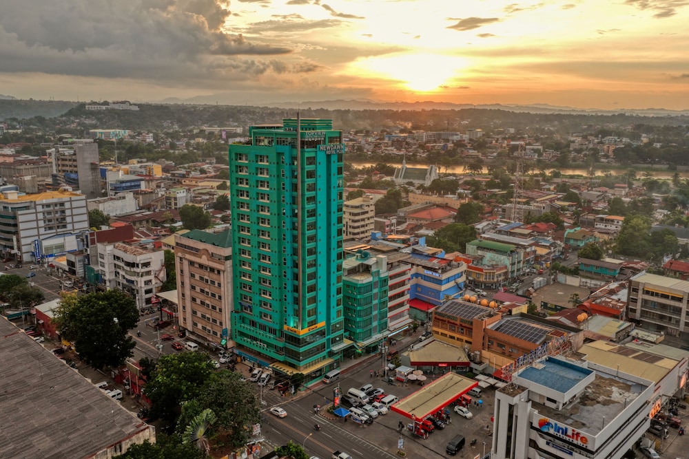 New Dawn Hotel Plus 2/79