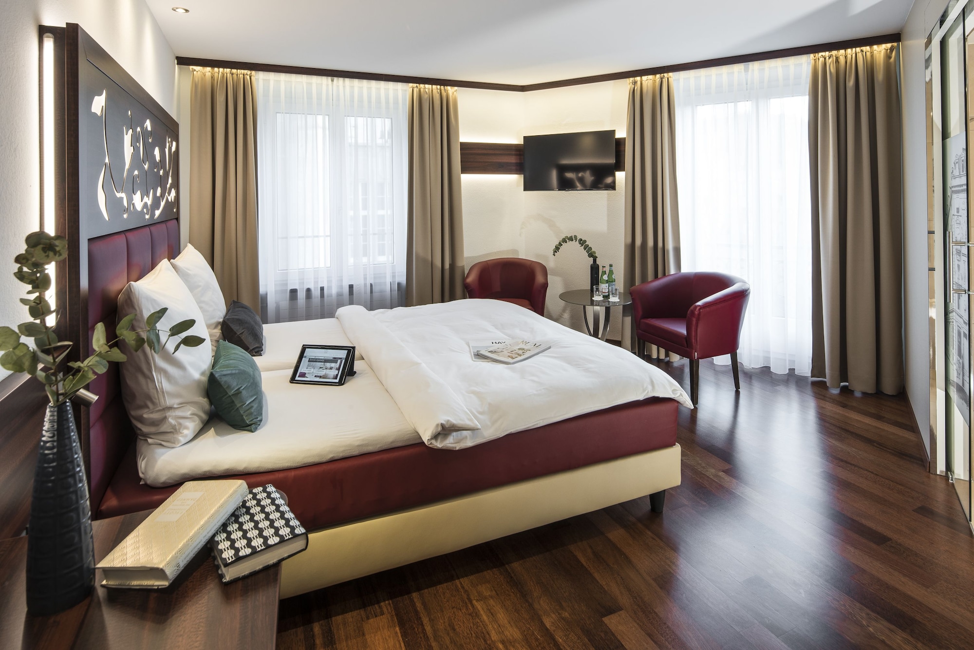 ROOM, TWIN BEDS