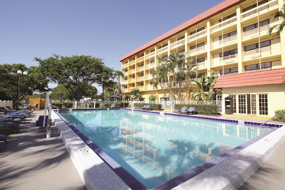 La Quinta Inn & Suites by Wyndham Coral Springs Univ Dr 1/23