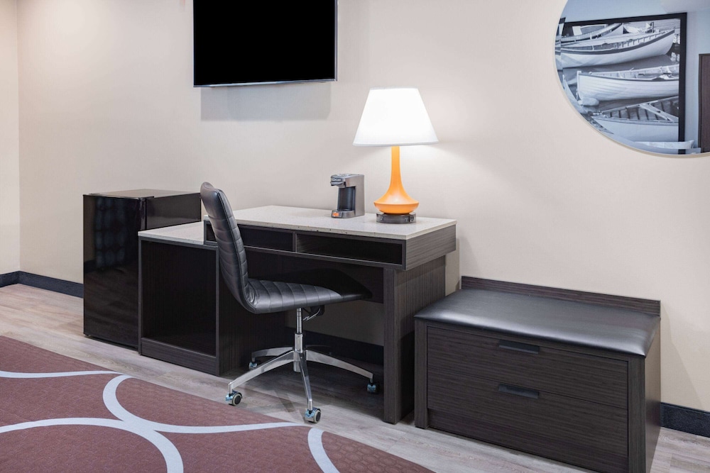 Super 8 by Wyndham Lindenhurst 15/22