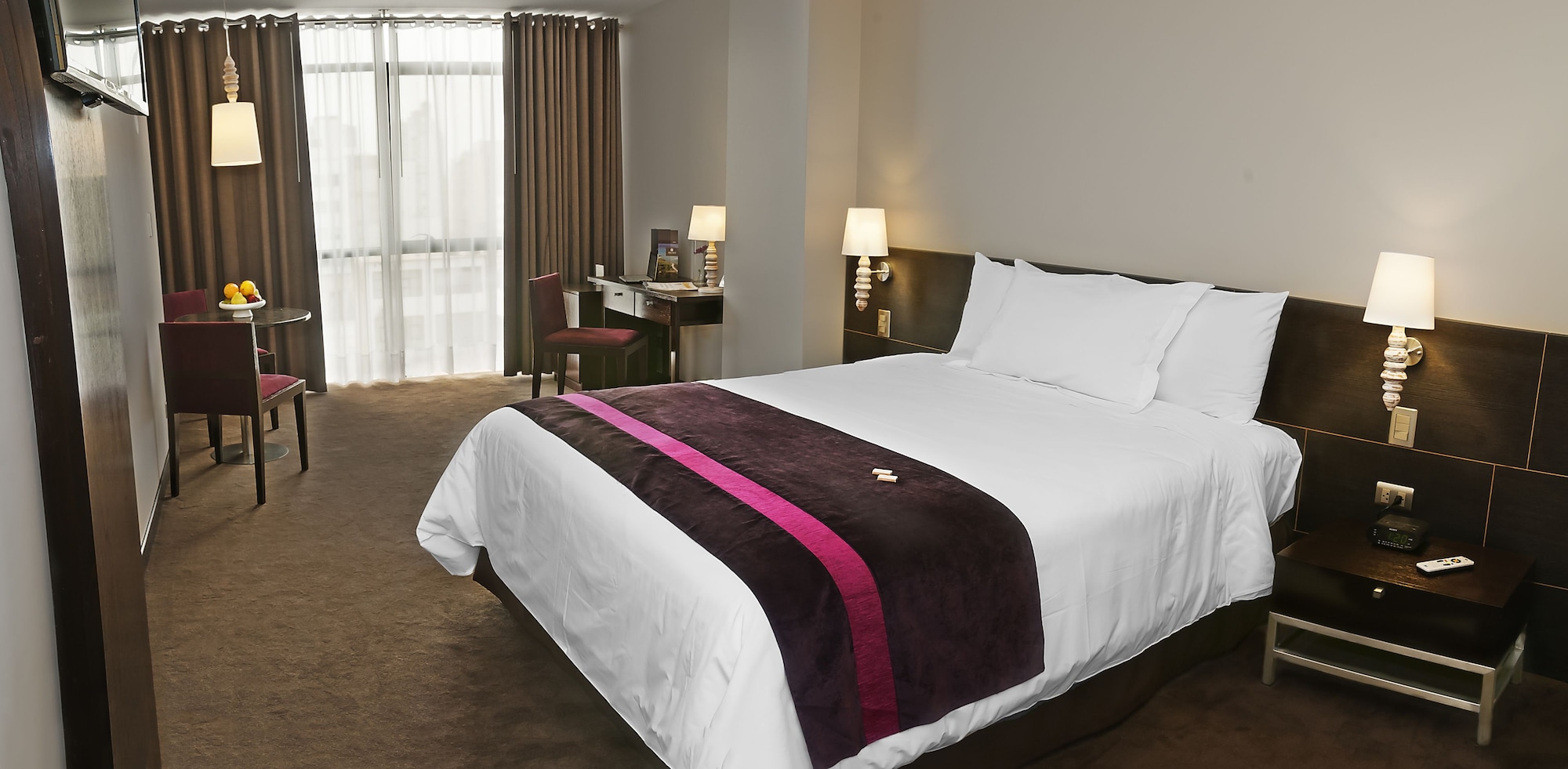 DELUXE, DOUBLE BED