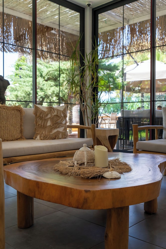 Yalipark Beach Hotel 48/65