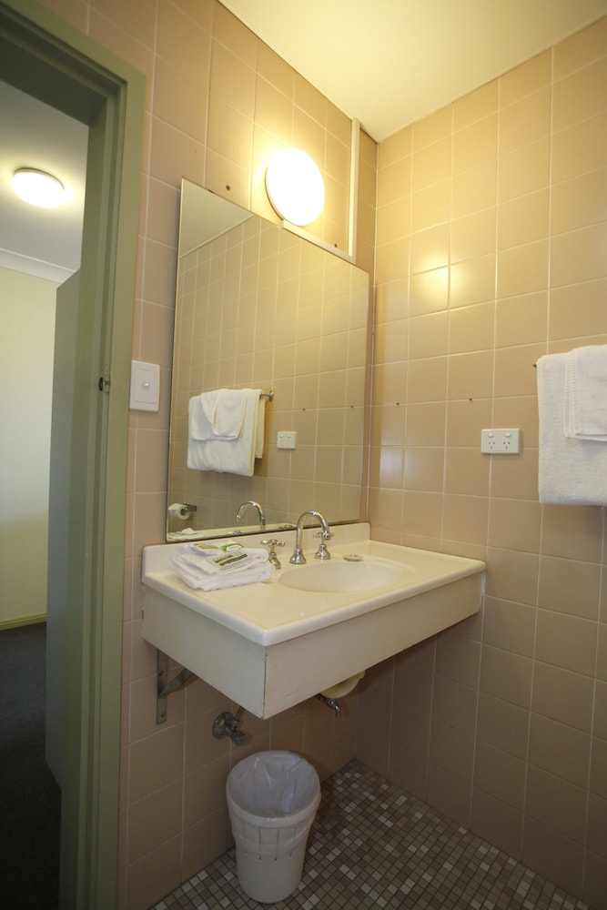 Maclin Lodge 32/36