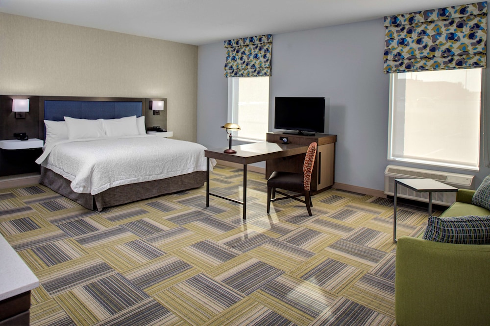 Hampton Inn Suites Syracuse North Airport Area 17/64