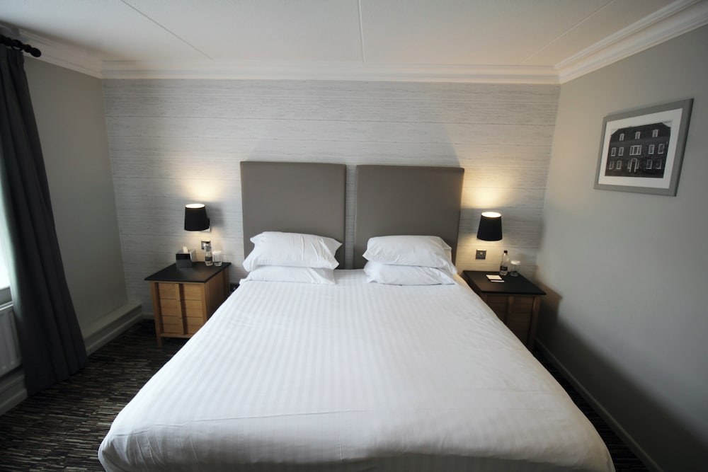 Saracens Head Hotel 10/50