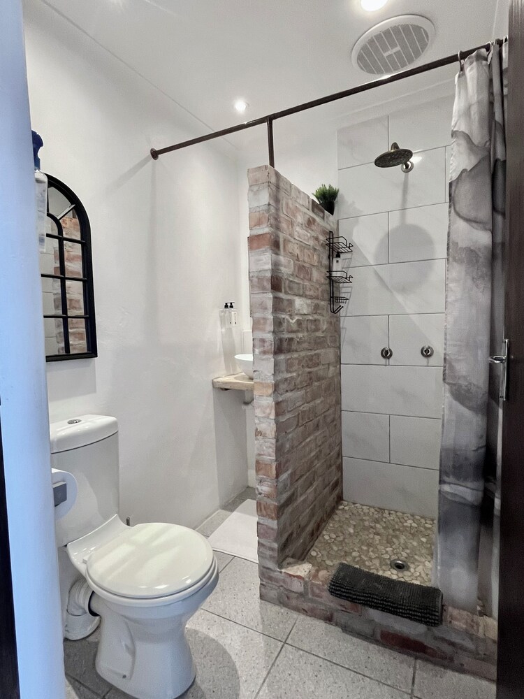 Dolphin Circle Bed and Breakfast 44/50