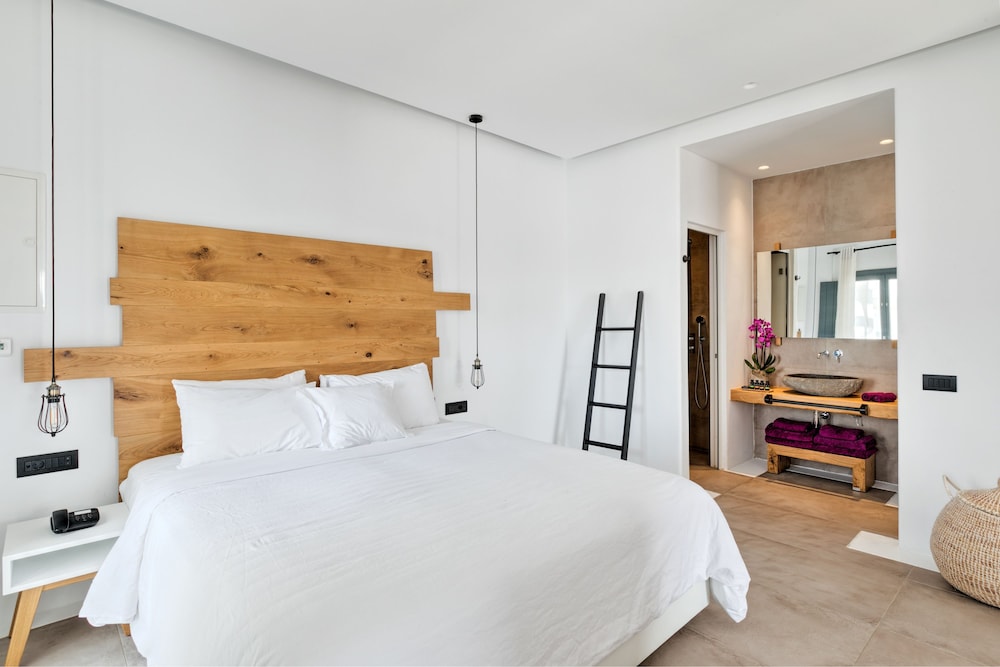 SUPERIOR, SUITE, PRIVATE POOL