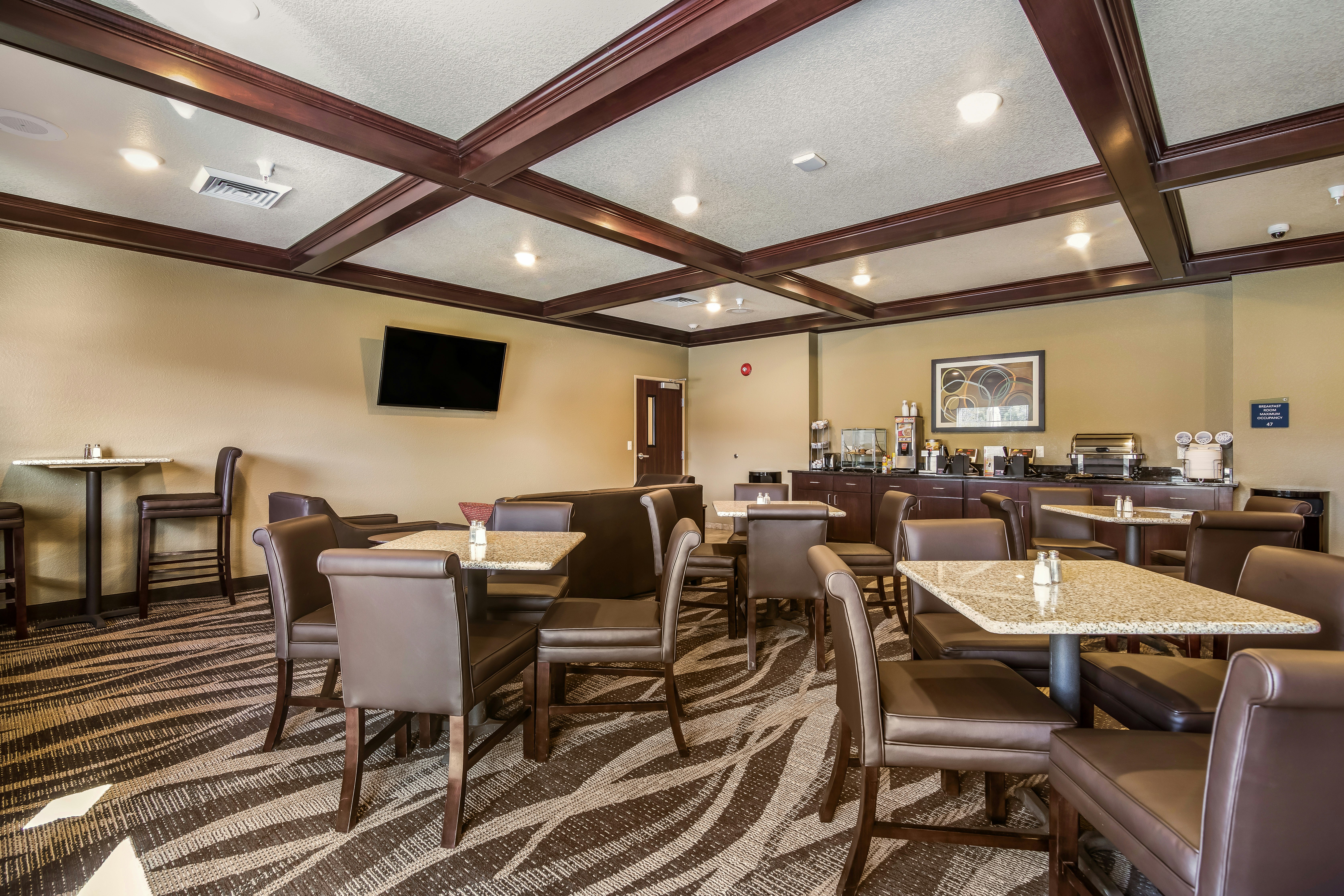 Cobblestone Hotel and Suites Victor 44/52