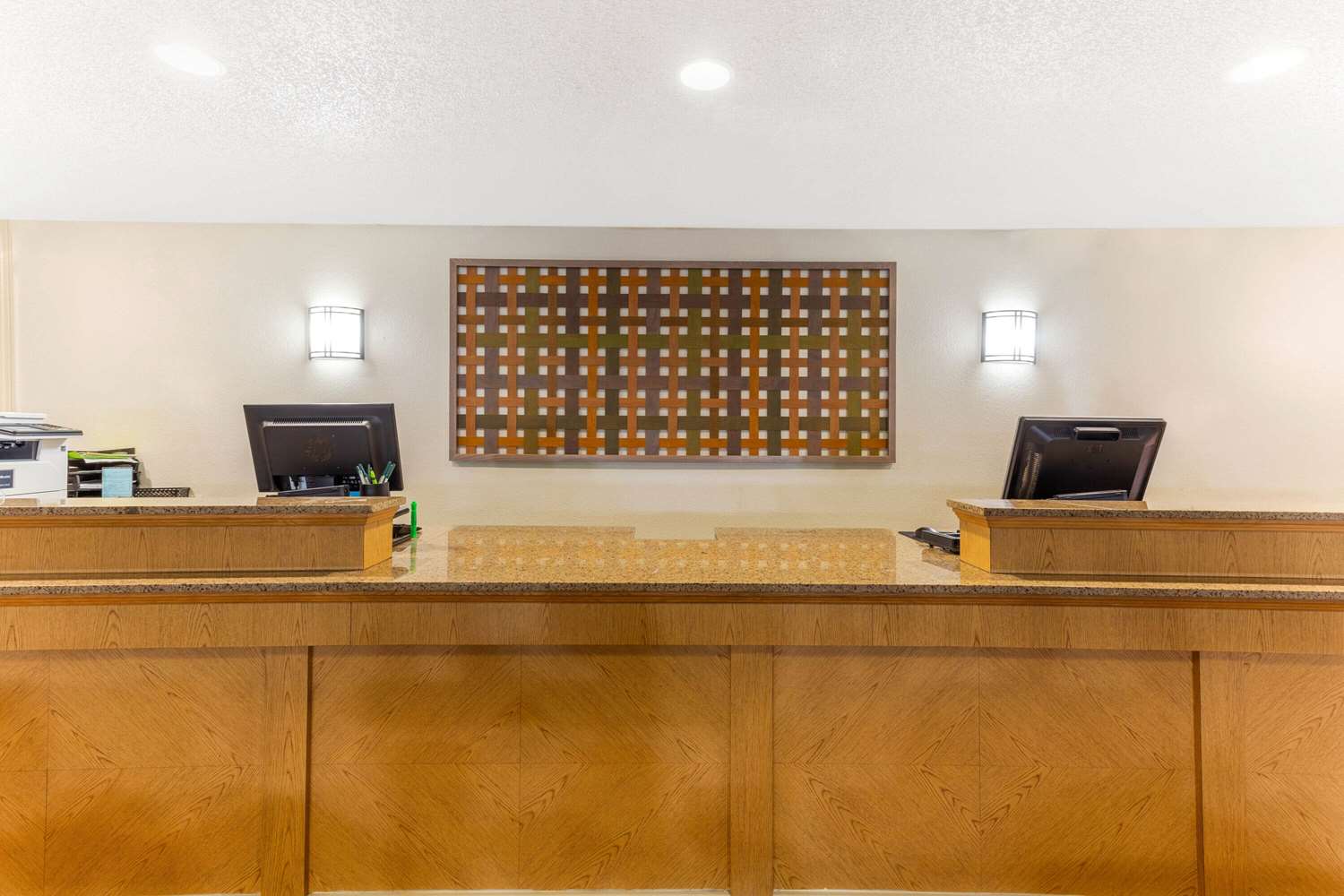 La Quinta Inn And Suites By Wyndham Redding 14/49