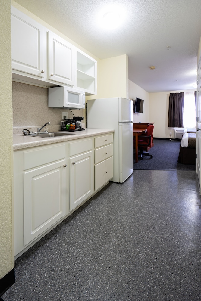 Suburban Studios Westminster Denver North 2/33