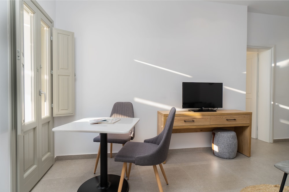 Symphony Suites Santorini 36/50
