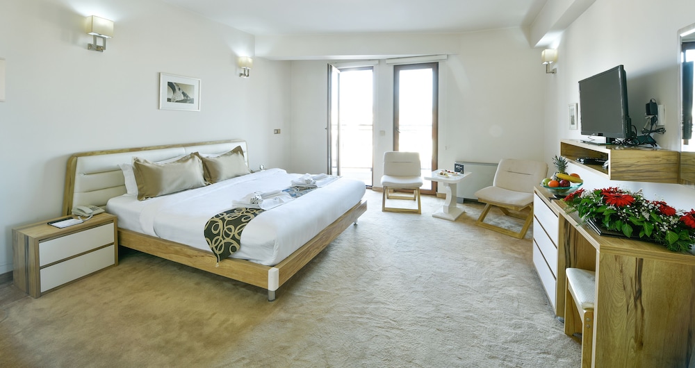 BUSHI RESORT AND SPA HOTEL 16/50