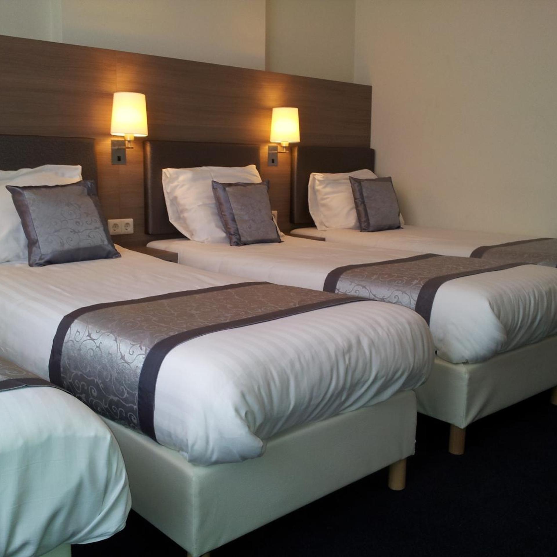 ROOM, QUADRUPLE