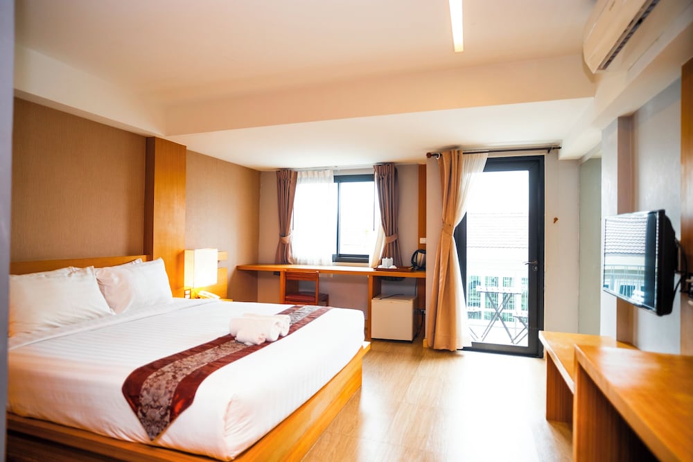 Room, Double Bed, Pool View