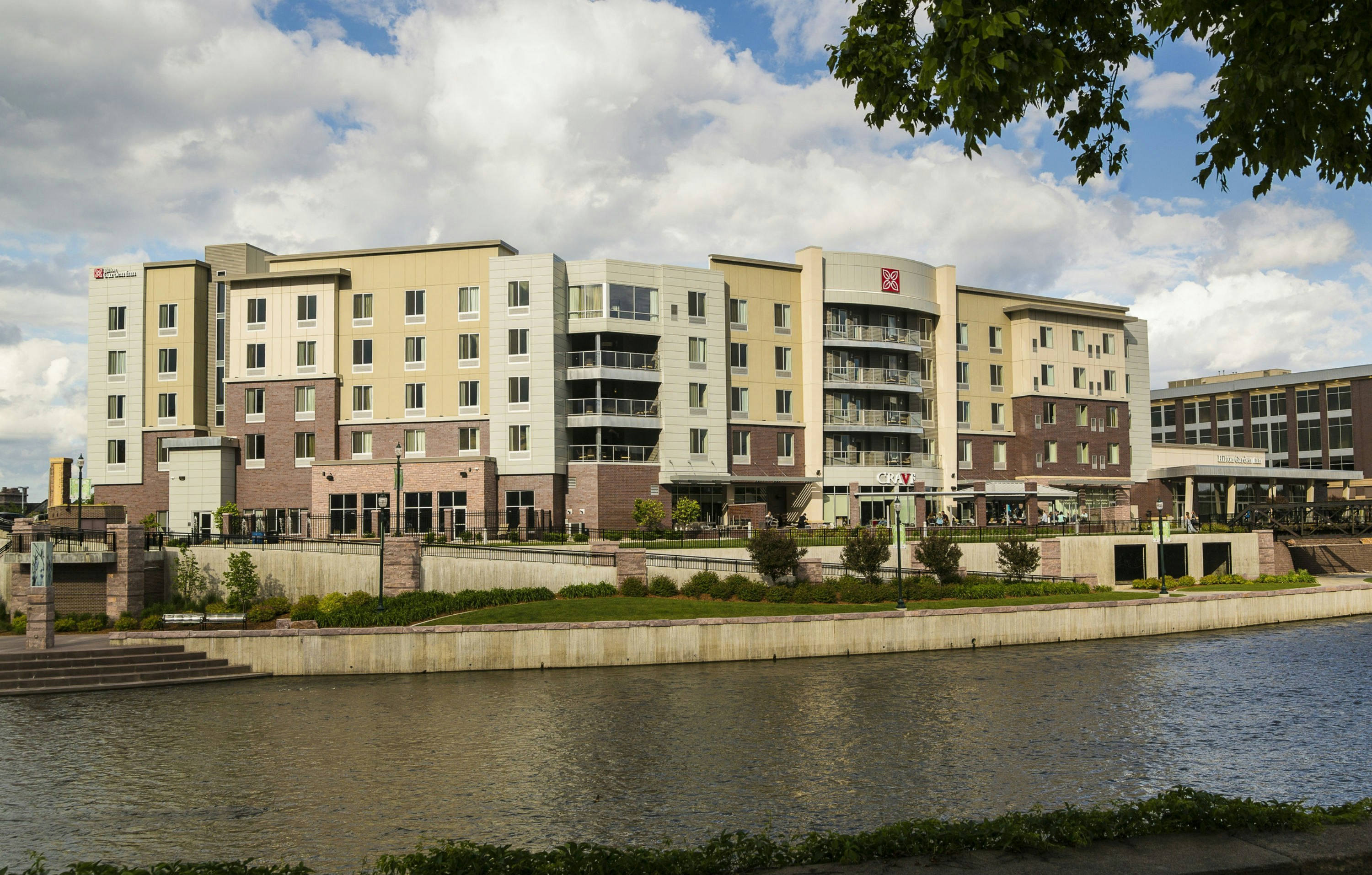 Hilton Garden Inn Sioux Falls Downtown 79/83