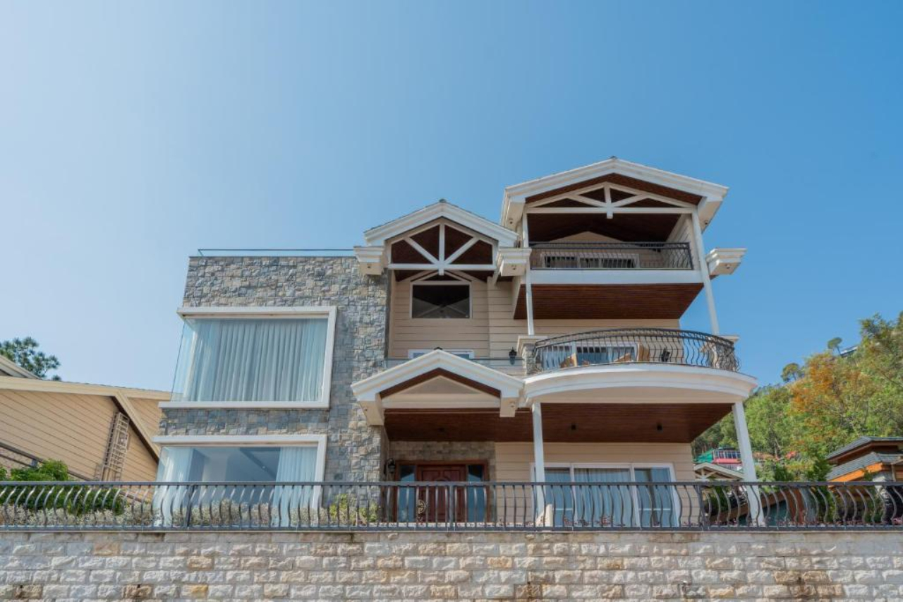 ELIVAAS prive The Royce Daisy Ultra Luxe 4 BHK Villa With Pvt Pool Jacuzzi 360 Hill Views in KASAULI