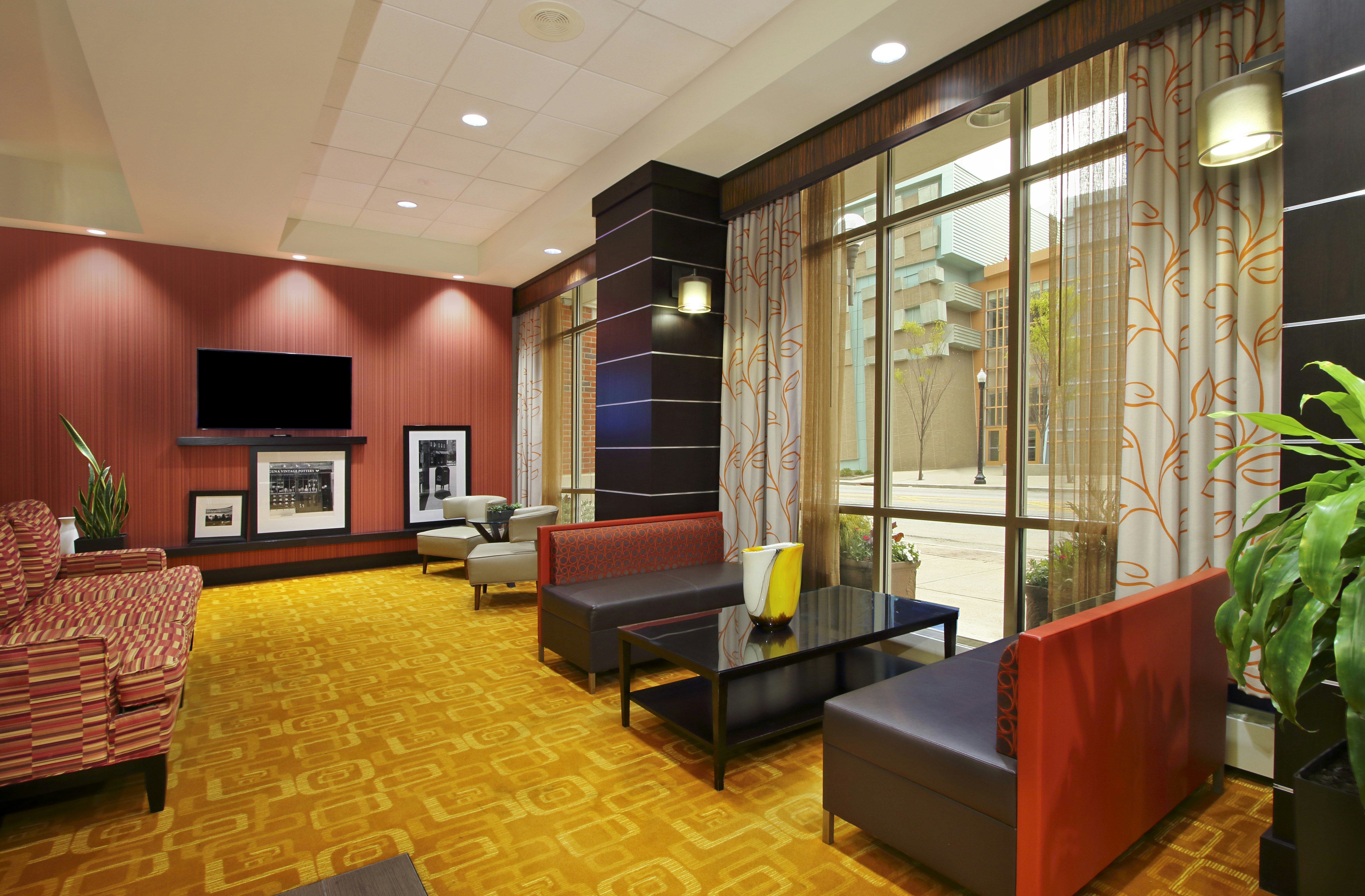 Hampton Inn Suites Columbus Downtown 32/59