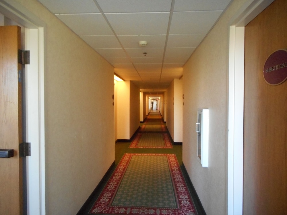 Pleasant stay Inn and Suites Brooklyn 2/18