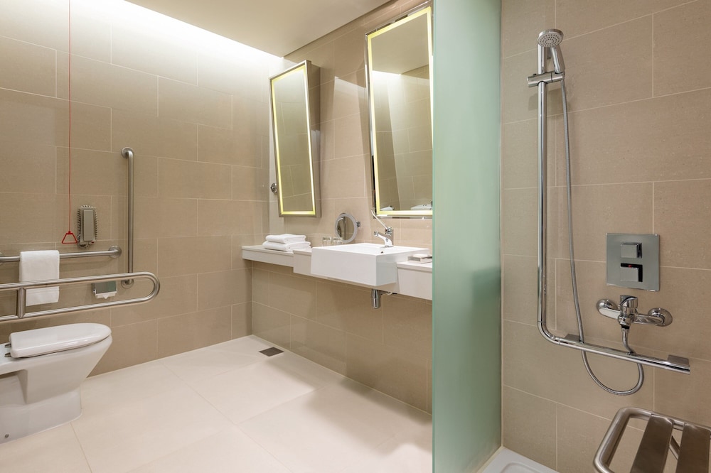 Sheraton Mall of the Emirates Hotel, Dubai 8/46