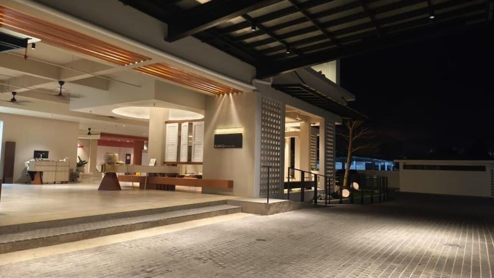 Blanco Apartment Hotel 51/59
