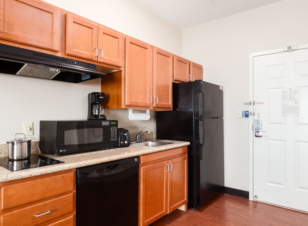 Candlewood Suites Lake Jackson Clute 46/60