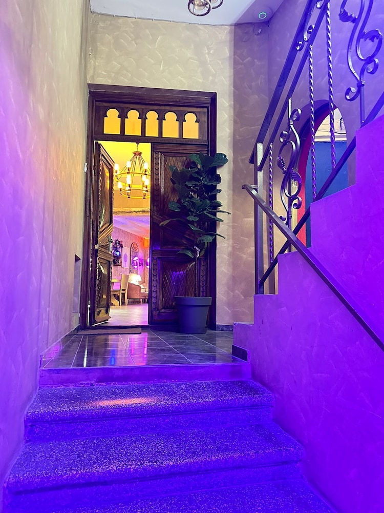 Piano Hotel 27/51