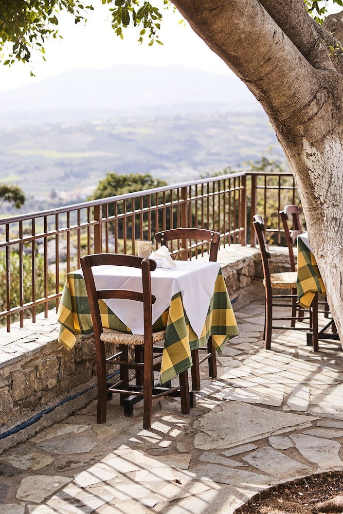 Arolithos Traditional Cretan Village 36/50