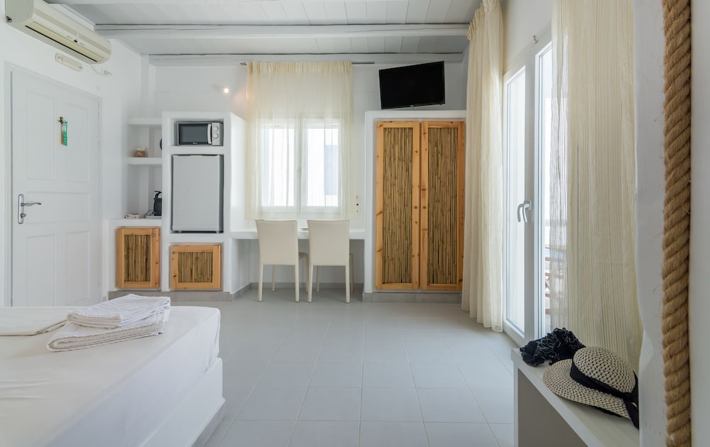Niki Savvas Studios And Suites 23/73