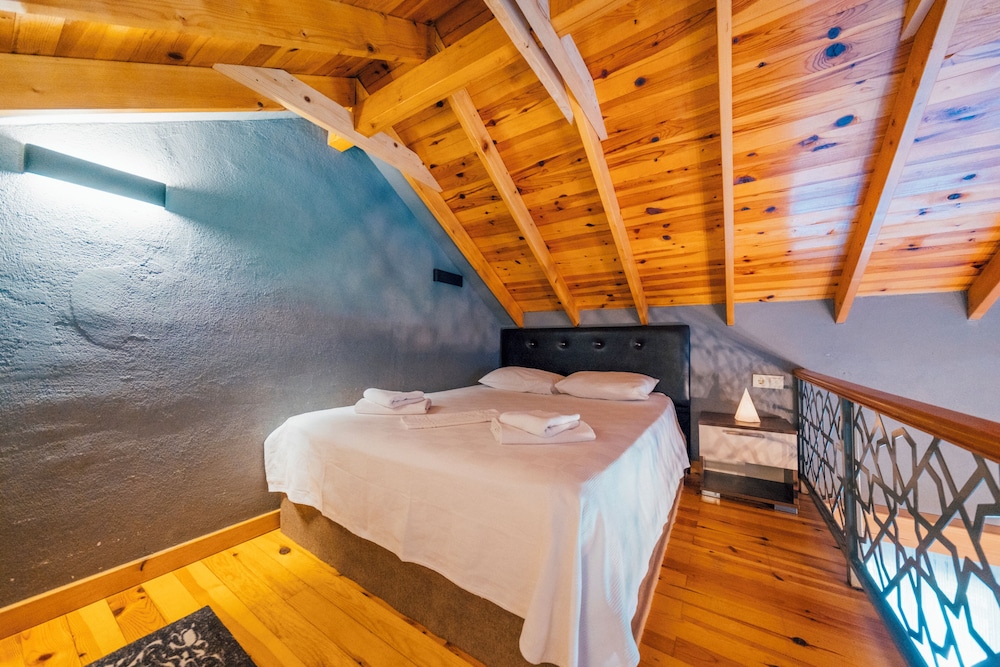 Antik River House 23/48