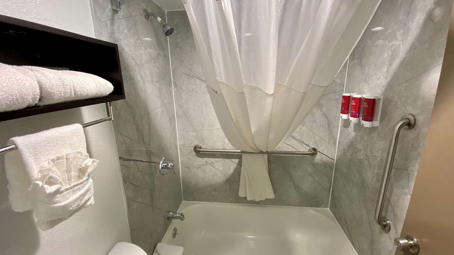 Room, King Bed, Ground Floor, SureStay Hotel by Best Western Santa Cruz 6/6