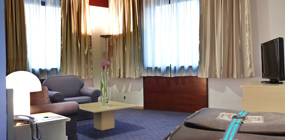Hotel Slavija Garni(formerly Slavija Lux/Slavija III) 40/45