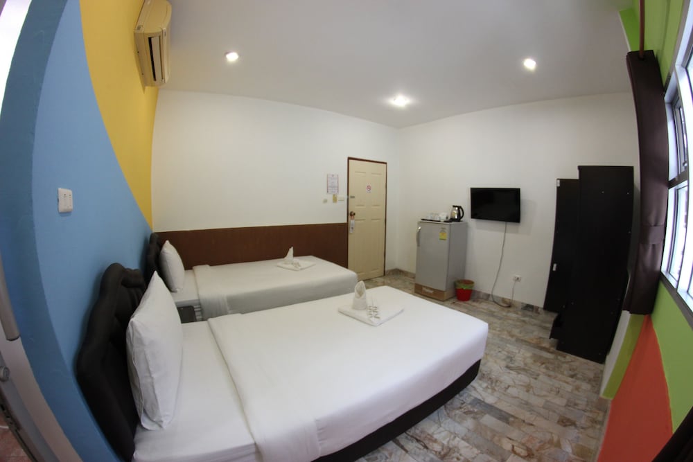ROOM, TWIN BEDS