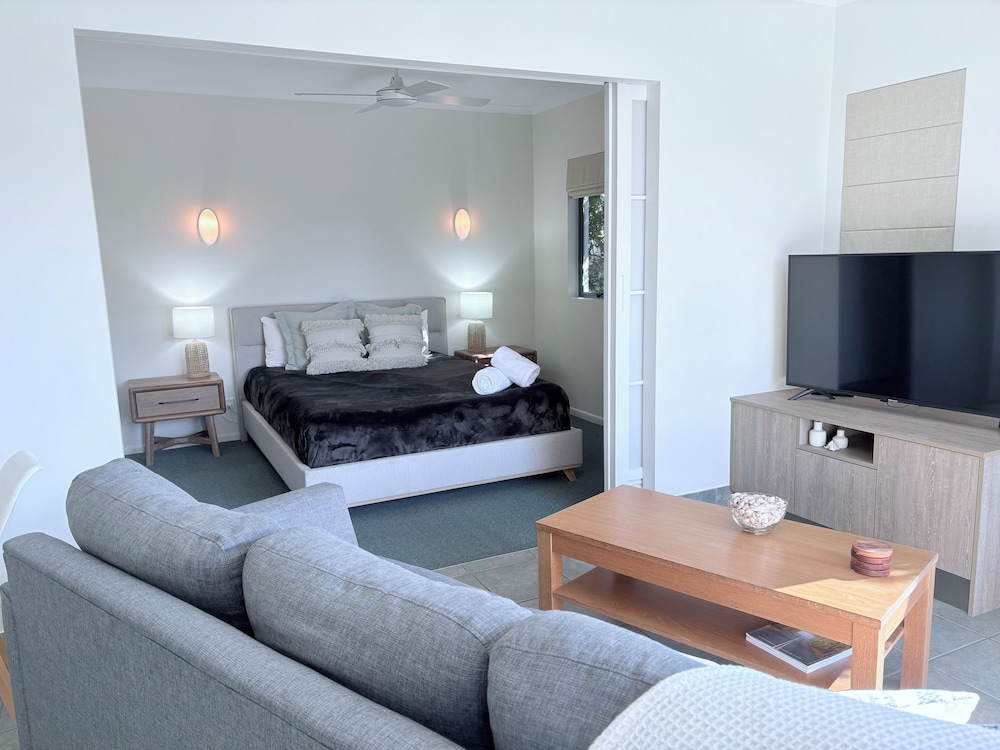 NOOSA RIVER SANDY SHORES 44/65