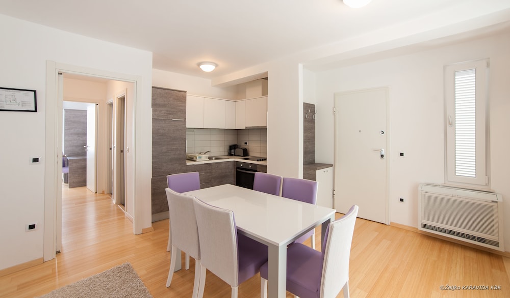 Sunnyside Apartments Petrcane 11/50
